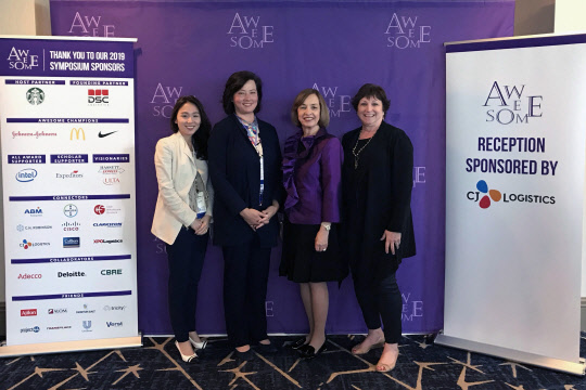 정지은 CJ대한통운 부장(왼쪽부터), 킬로렌 CJ아메리카 이사, 드레이크 DSC로지스틱스 前회장, 슈와르츠 쉬완스컴퍼니 부사장이 기념촬영을 하고 있다.  CJ대한통운 제공